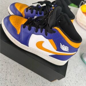 Nike Kids Low Top Sneakers in Purple, Yellow & White